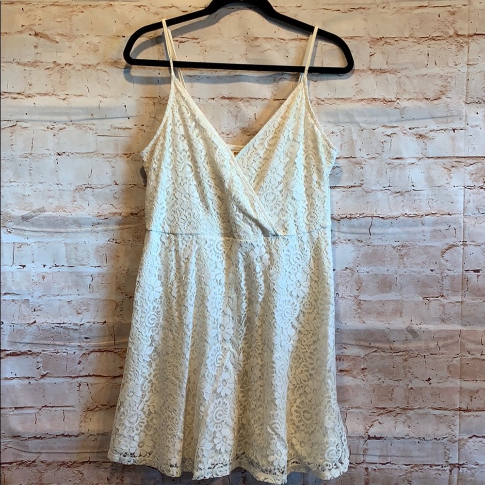 Mossimo sun dress sz M Cream v neck strappy skater